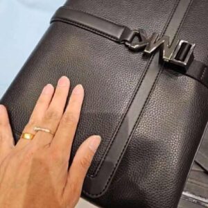 (INTERNAL USE ONLY) LD NOV 17 MK CYRUS MESSENGER BAG LP BLACK