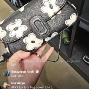 (INTERNAL USE ONLY) LD NOV 22 MJ THE CLOVER SHOULDER BAG FLAP XBDY BAG BLACK FLOWER