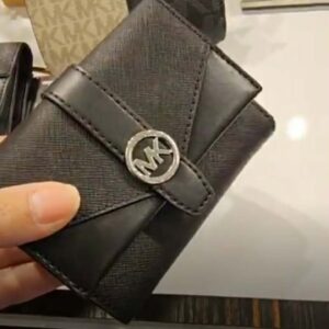 (INTERNAL USE ONLY) LD DEC 15 MK GREENWICH MEDIUM TRIFOLD WALLET SL BLACK/SILVER HW