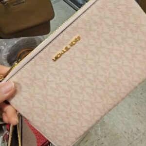 (INTERNAL USE ONLY) LD DEC 15 MK LARGE CONV WRISTLET SIG SOFT PINK